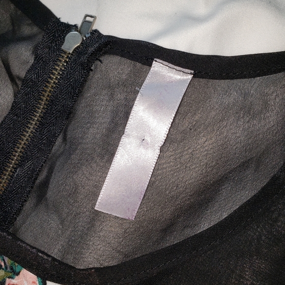 Gray floral Dress Size8 with netting sleeves - Picture 10 of 13